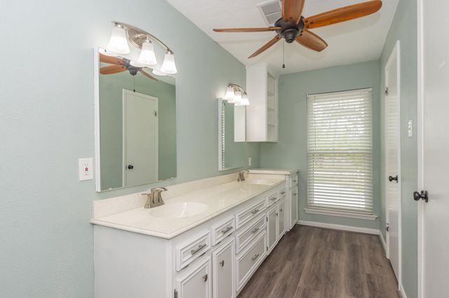 4509 Country Club Drive, Dickinson, TX 77539