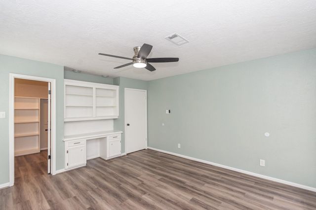 4509 Country Club Drive, Dickinson, TX 77539