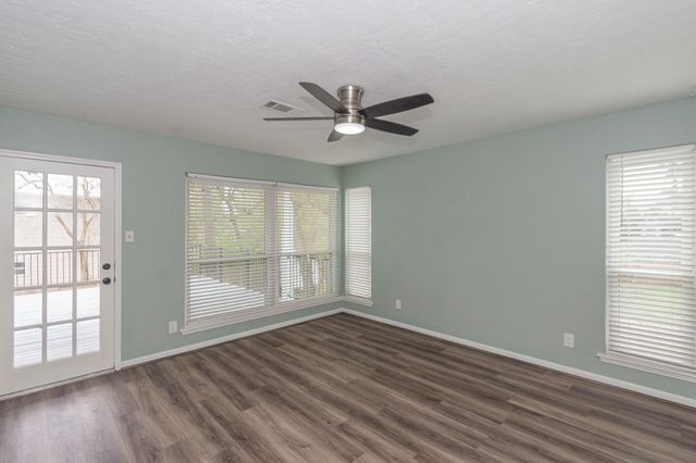 4509 Country Club Drive, Dickinson, TX 77539