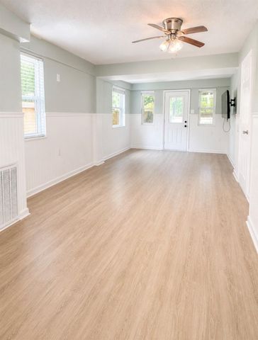 4509 Country Club Drive, Dickinson, TX 77539