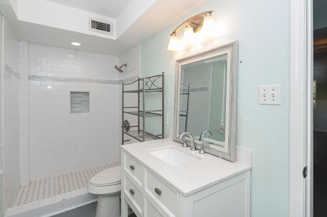 4509 Country Club Drive, Dickinson, TX 77539