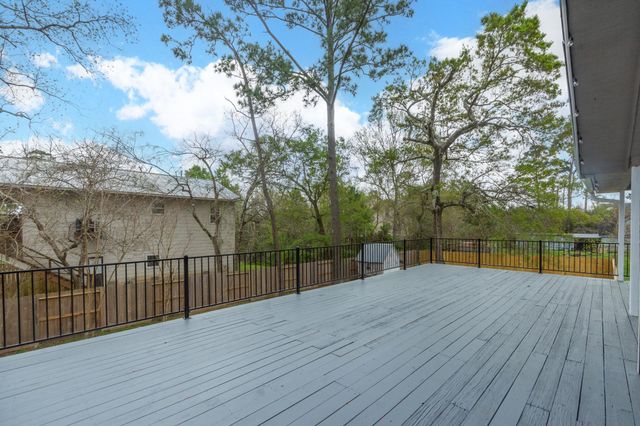 4509 Country Club Drive, Dickinson, TX 77539