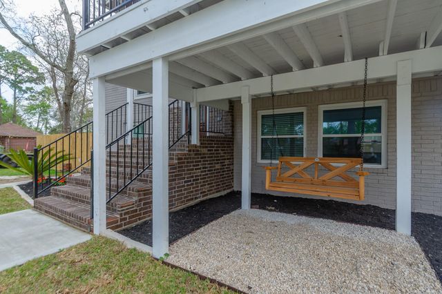 4509 Country Club Drive, Dickinson, TX 77539