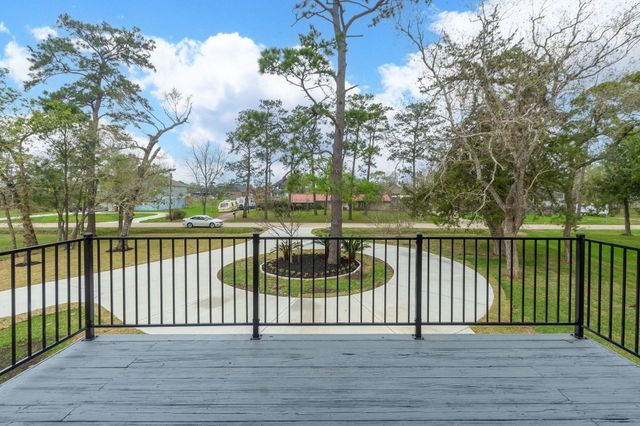 4509 Country Club Drive, Dickinson, TX 77539