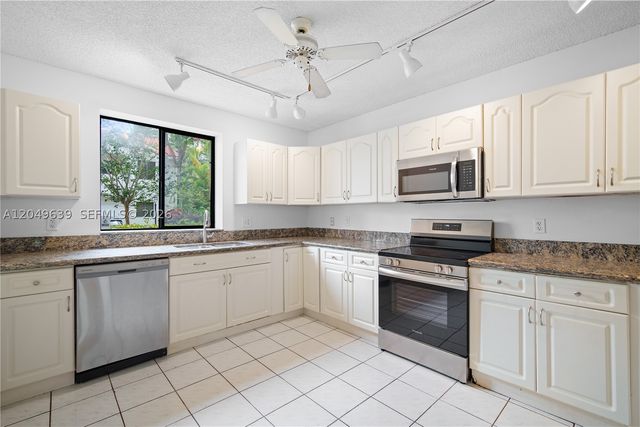 21378 Marina Cove Cir 11-B, Aventura, FL 33180