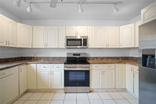 21378 Marina Cove Cir 11-B, Aventura, FL 33180