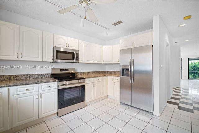 21378 Marina Cove Cir 11-B, Aventura, FL 33180