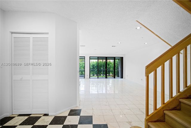 21378 Marina Cove Cir 11-B, Aventura, FL 33180