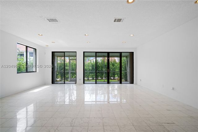 21378 Marina Cove Cir 11-B, Aventura, FL 33180