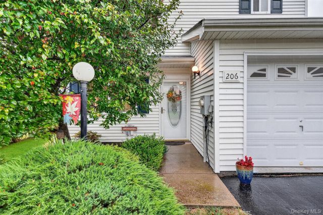 206 Tamerisk Lane, New Windsor, NY 12553