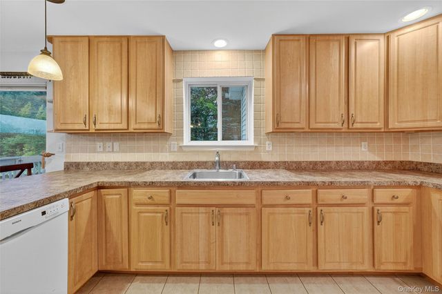 206 Tamerisk Lane, New Windsor, NY 12553