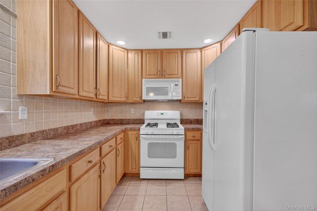 206 Tamerisk Lane, New Windsor, NY 12553