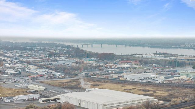 1526 E 3rd Ave, Kennewick, WA 99337