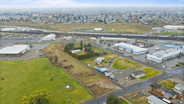 1526 E 3rd Ave, Kennewick, WA 99337