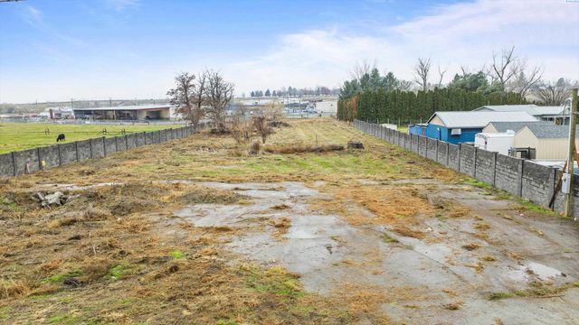 1526 E 3rd Ave, Kennewick, WA 99337