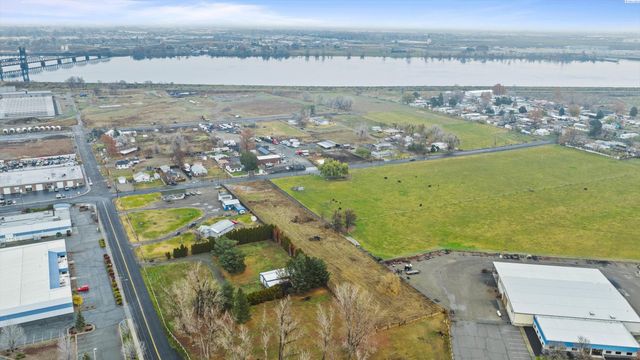 1526 E 3rd Ave, Kennewick, WA 99337