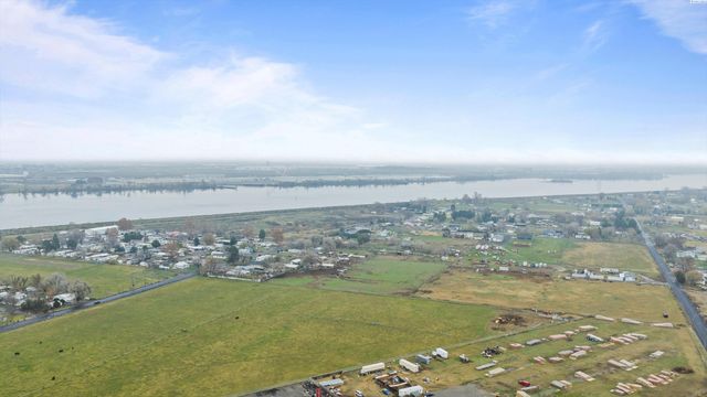 1526 E 3rd Ave, Kennewick, WA 99337