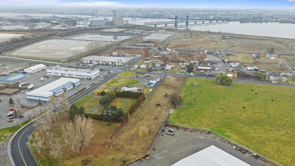 1526 E 3rd Ave, Kennewick, WA 99337