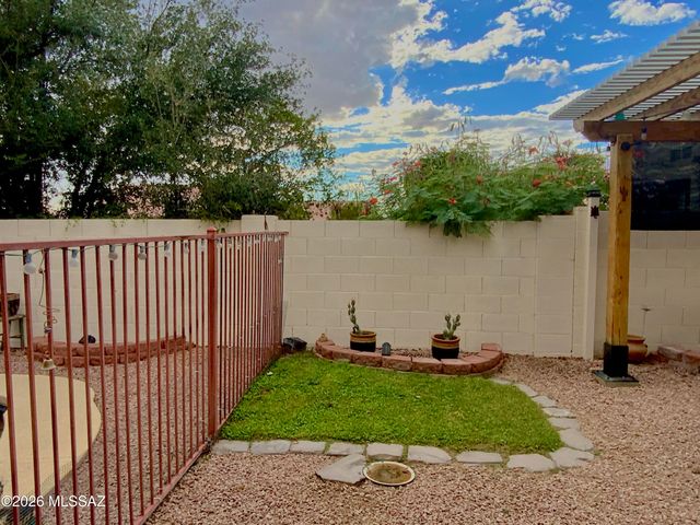 11253 N Eagle Landing Place, Tucson, AZ 85737