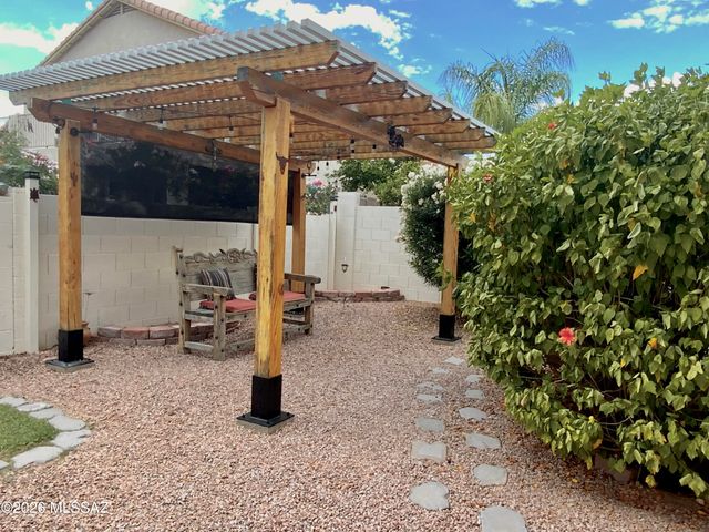 11253 N Eagle Landing Place, Tucson, AZ 85737