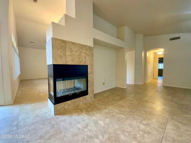 11253 N Eagle Landing Place, Tucson, AZ 85737