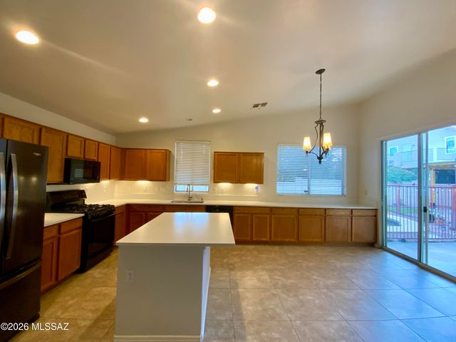 11253 N Eagle Landing Place, Tucson, AZ 85737