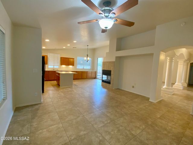 11253 N Eagle Landing Place, Tucson, AZ 85737
