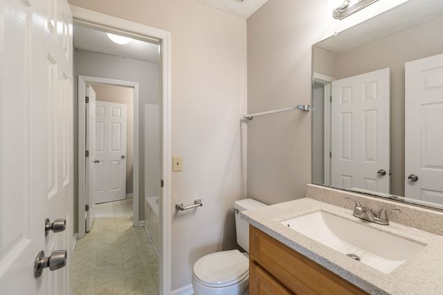 1615 Western Shore Dr, Nashville, TN 37214