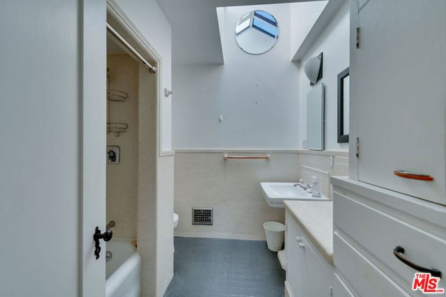 10870 Wellworth Avenue, Los Angeles, CA 90024