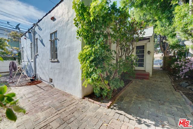 10870 Wellworth Avenue, Los Angeles, CA 90024