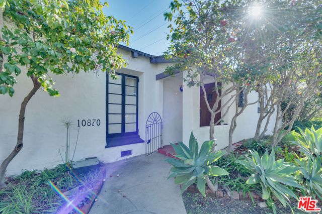 10870 Wellworth Avenue, Los Angeles, CA 90024