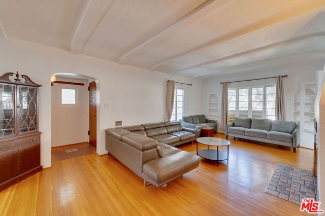 10870 Wellworth Avenue, Los Angeles, CA 90024