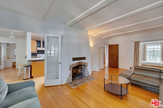 10870 Wellworth Avenue, Los Angeles, CA 90024