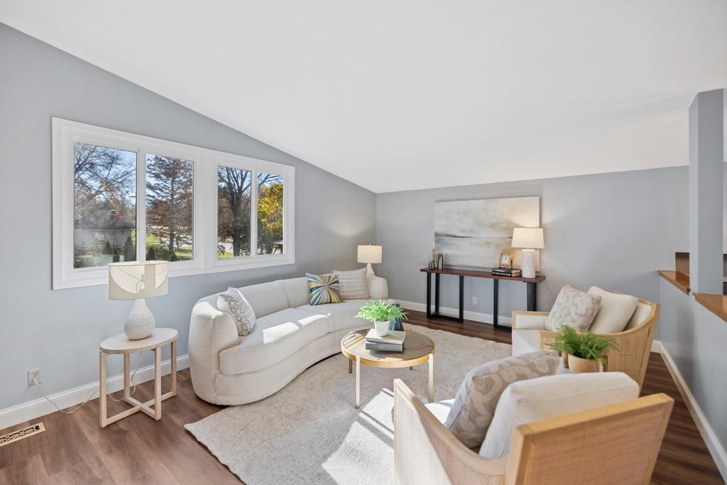 8621 Darnel Road, Eden Prairie, MN 55344