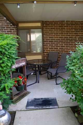 437 Cavalier Court 111, West Dundee, IL 60118