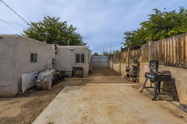 1112 Dorothy Street NE, Albuquerque, NM 87112