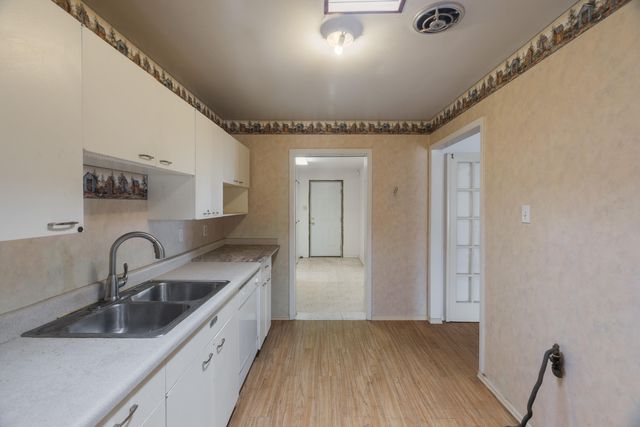 1112 Dorothy Street NE, Albuquerque, NM 87112