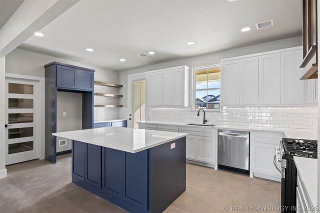 3618 W Evergreen Street, Skiatook, OK 74070