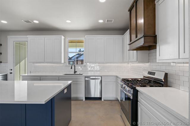 3618 W Evergreen Street, Skiatook, OK 74070