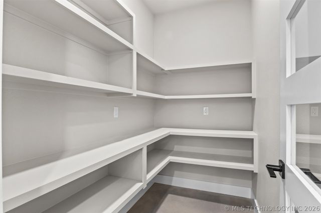 3618 W Evergreen Street, Skiatook, OK 74070