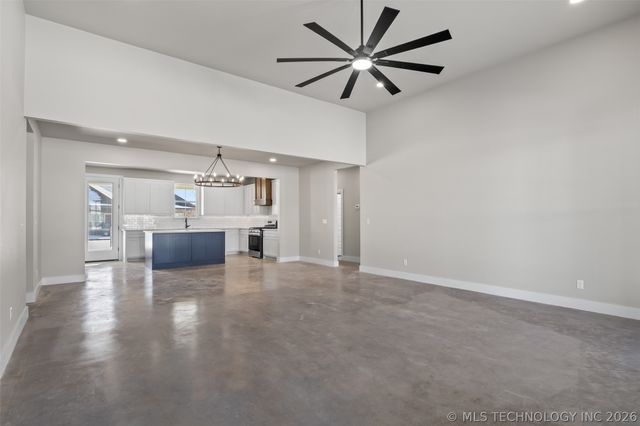 3618 W Evergreen Street, Skiatook, OK 74070