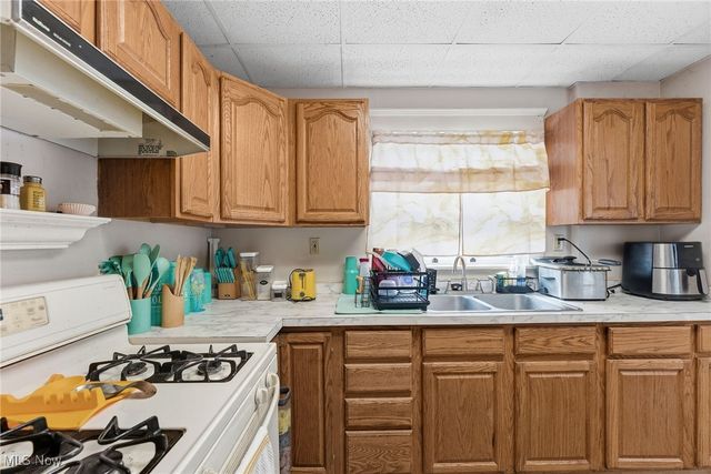 2240 12th Street SW, Akron, OH 44314