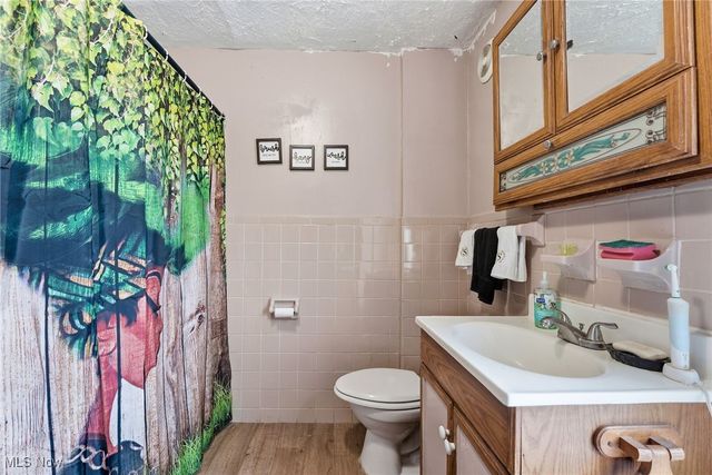 2240 12th Street SW, Akron, OH 44314