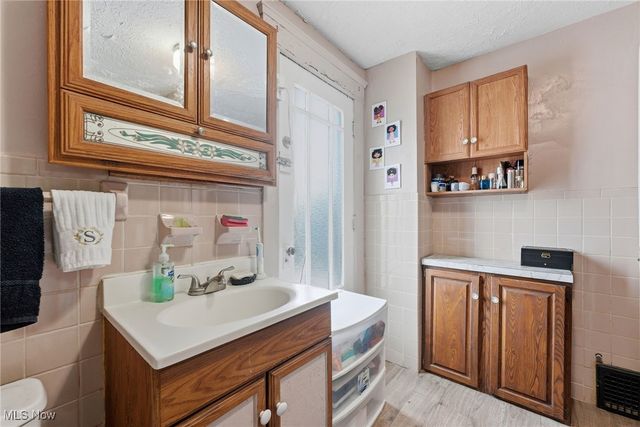 2240 12th Street SW, Akron, OH 44314