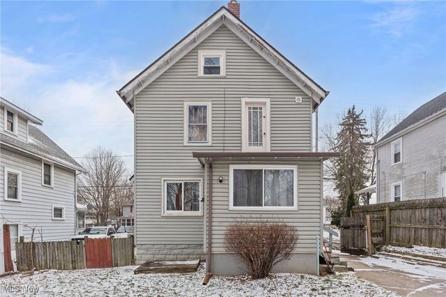 2240 12th Street SW, Akron, OH 44314