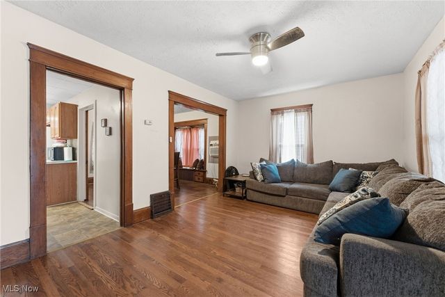 2240 12th Street SW, Akron, OH 44314