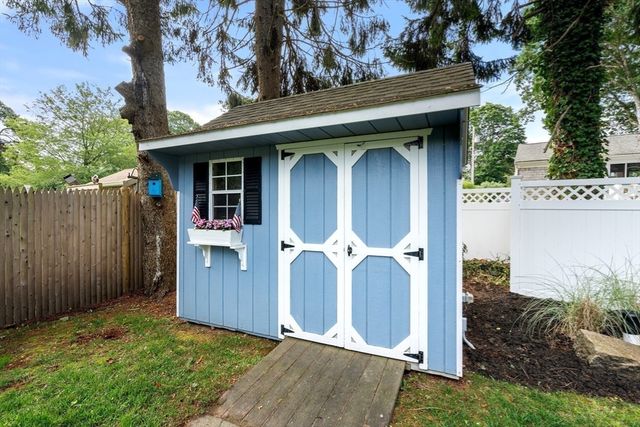 44 Hillside Avenue, Falmouth, MA 02556