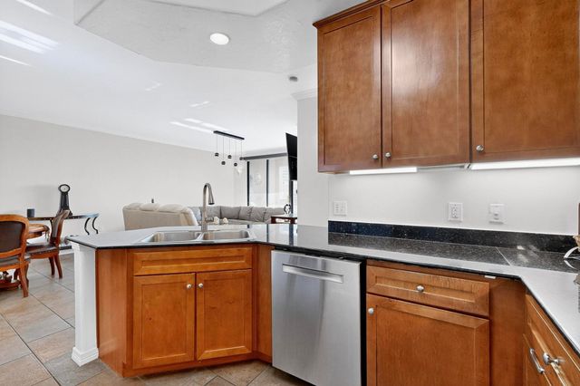 330 Las Colinas Boulevard E 1116, Irving, TX 75039