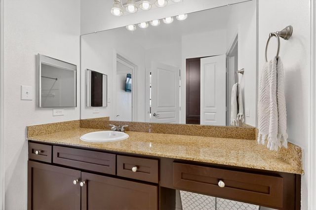 330 Las Colinas Boulevard E 1116, Irving, TX 75039