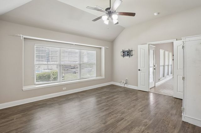 1075 Carpenter Court, Lavon, TX 75166